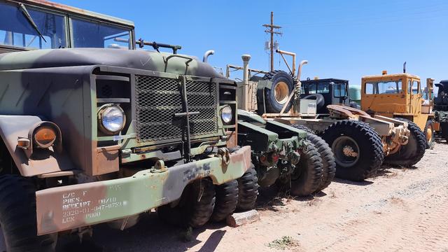 Jack's Gov't Surplus Trucks, Corona de Tucson, Arizona