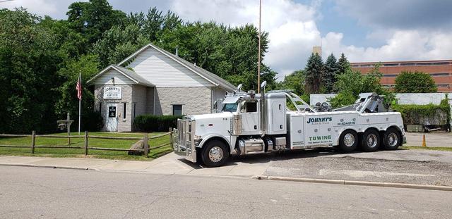 Johnny’s Auto & Heavy Duty Semi Truck Towing, Canton, Ohio