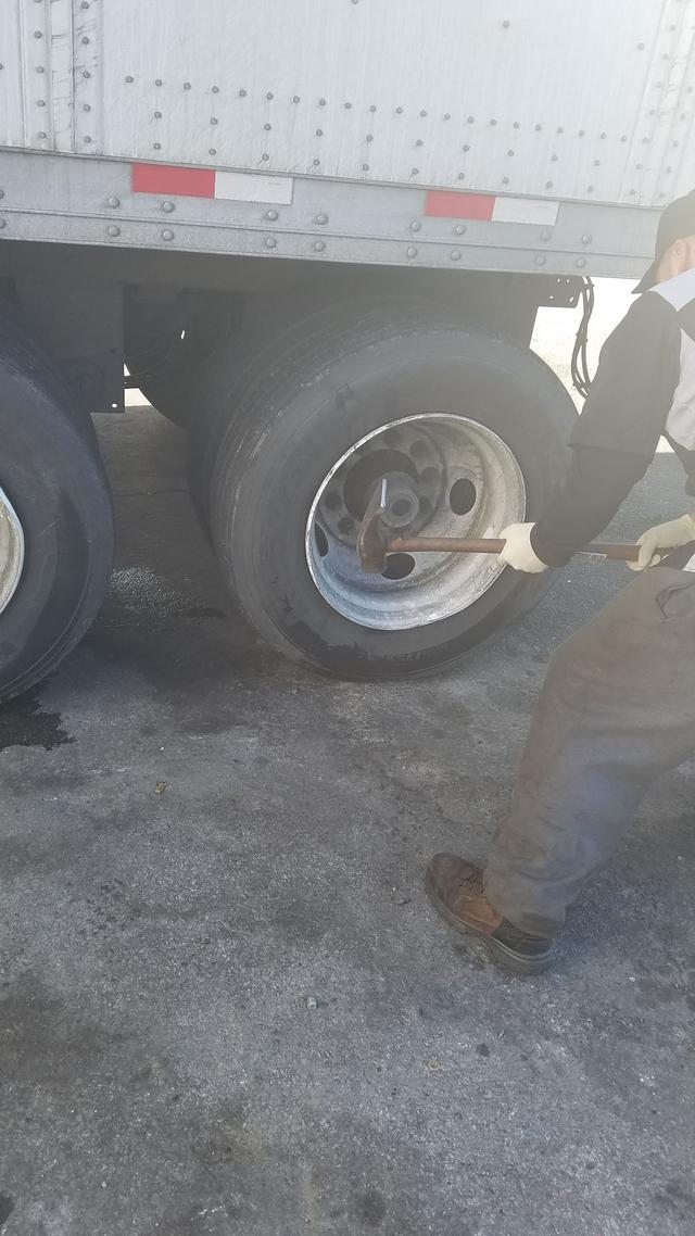 Sullivan Tire Commercial Truck Center
