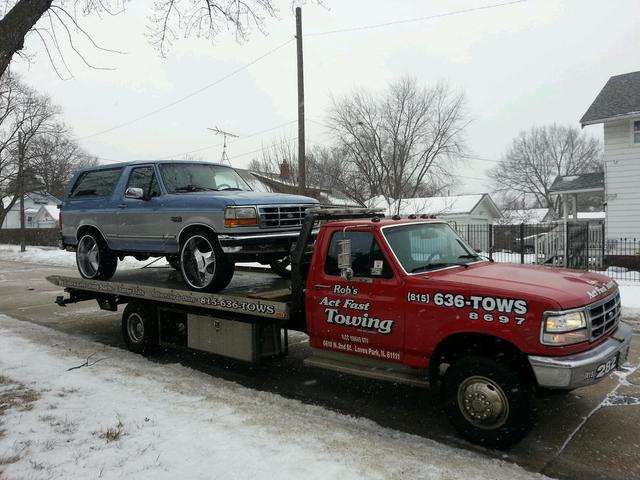 Rob's Act Fast Towing, Rockford, Illinois