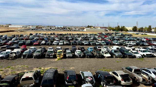 Osvaldo's Auto Parts & Dismantling, Lancaster, California