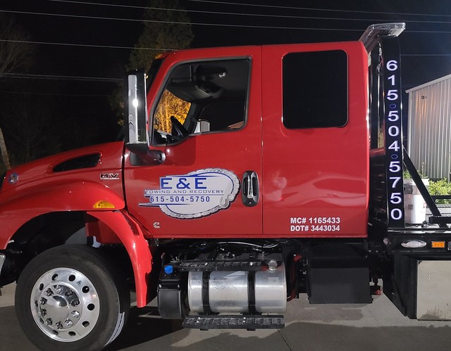 E & E Towing Service