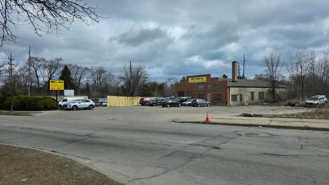 Miki's Auto Inc, Milwaukee, Wisconsin