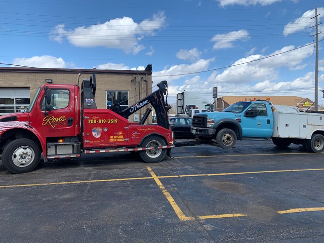 Ron’s Towing