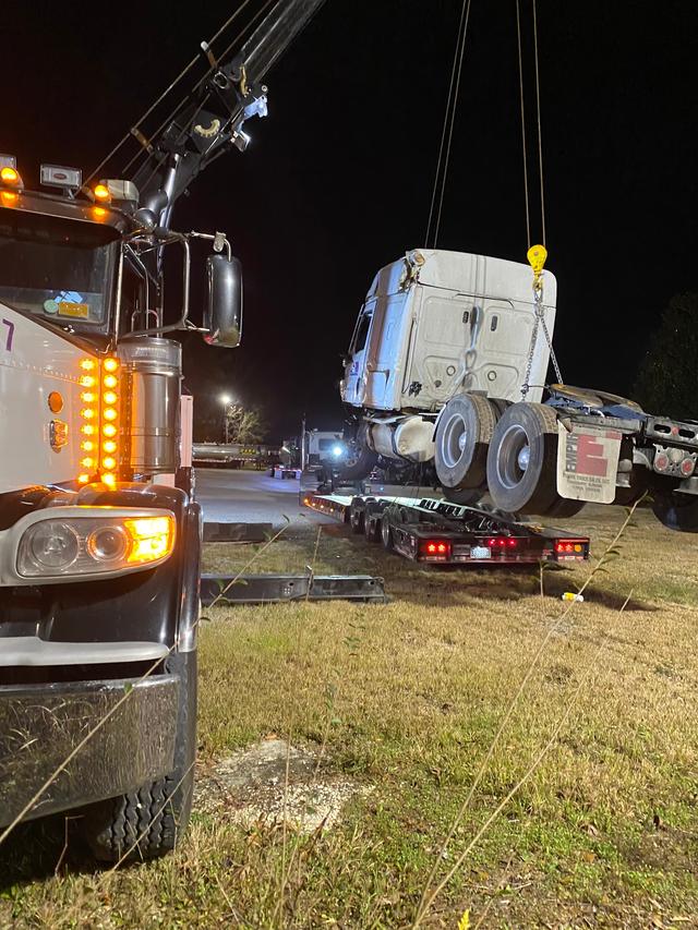 Whites ACE Towing, Pensacola, Florida