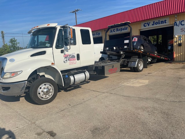 Lee's Towing