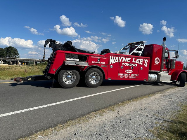 WAYNE LEES TOWING & 24HR WRECKER SERVICE