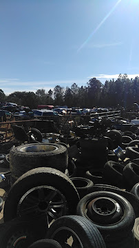 Robert Hall's Auto Salvage014