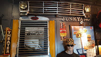 Junkyard Extreme Burgers and Brats015