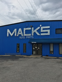 Mack's Auto Parts015