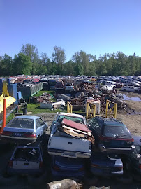 McCaffrey's Laytonville Auto Wreckers02