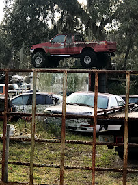 Raymond's Auto Salvage & Junk03