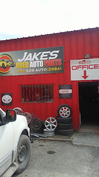 Jake's Used Auto Parts05